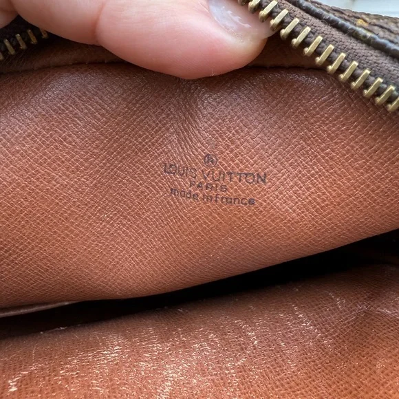 LOUIS VUITTON Monogram Amazone Vintage Crossbody Bag - Picture 15 of 16